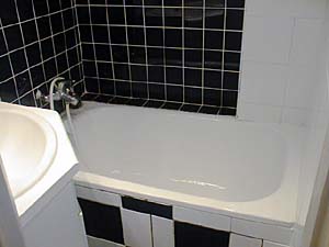 Paris T2 logements location appartements - salle d'eau (PA-751) photo 2 de 3