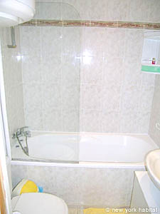 Paris Studio accommodation - bathroom (PA-787) photo 1 of 3