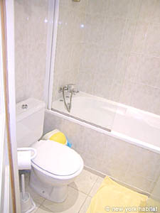 Paris Studio accommodation - bathroom (PA-787) photo 3 of 3