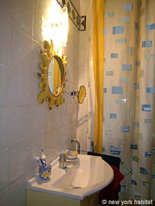 Paris T4 appartement location vacances - salle d'eau 2 (PA-905) photo 1 sur 3