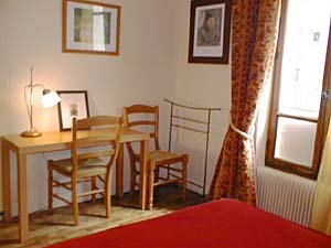 Paris T2 appartements location vacances - chambre (PA-915) photo 2 de 3