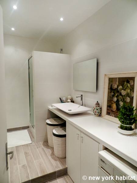 Paris 3 Bedroom - Duplex accommodation - bedroom 1 (PA-927) photo 1 of 5