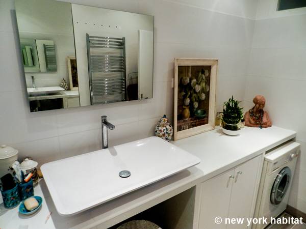 Paris 3 Bedroom - Duplex accommodation - bedroom 1 (PA-927) photo 3 of 5