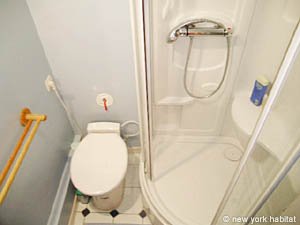 Paris 2 Bedrooms accommodation bathroom 1 photo 5