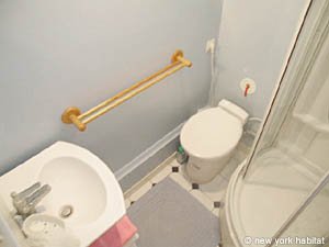 Paris 2 Bedrooms accommodation bathroom 1 photo 7