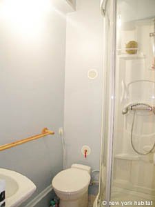 Paris 2 Bedrooms accommodation bathroom 1 photo 8