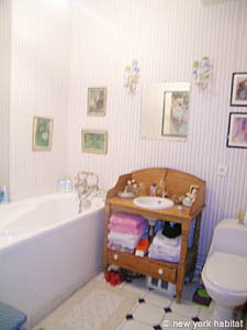 Paris 2 Bedrooms accommodation bathroom 2 photo 9