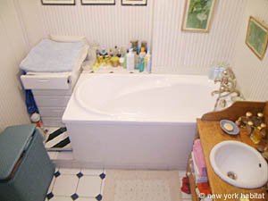 Paris 2 Bedrooms accommodation bathroom 2 photo 12
