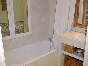 Paris T3 appartements location vacances - salle d'eau 1 (PA-983) photo 2 de 3