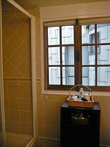 Paris T3 - Triplex appartements location vacances - salle d'eau 2 (PA-1011) photo 5 de 6