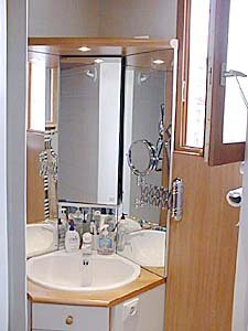 Paris 1 Bedroom apartment - bathroom (PA-1105) photo 3 of 4