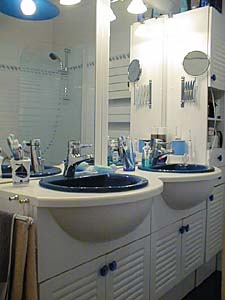 Paris 2 Bedroom apartment - bathroom 1 (PA-1131) photo 1 of 3