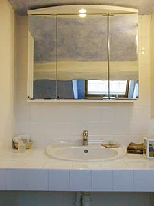 Paris Studio/T1 appartements location vacances - salle d'eau (PA-1194) photo 1 de 3