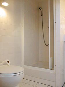 Paris Studio/T1 appartements location vacances - salle d'eau (PA-1194) photo 2 de 3