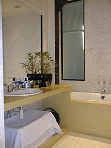 Paris 4 Bedroom - Loft accommodation - bathroom 1 (PA-1281) photo 2 of 4
