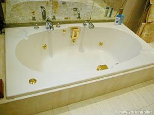 Paris T5 logement location appartement - salle d'eau 1 (PA-1341) photo 3 sur 3