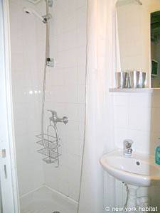Paris Studio/T1 appartements location vacances - salle d'eau (PA-1415) photo 1 de 3