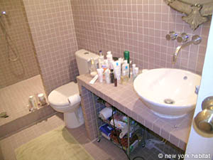 Paris T2 appartements location vacances - salle d'eau (PA-1486) photo 2 de 3