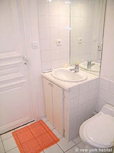Paris 4 Bedrooms apartment - bathroom 1 (PA-1501) photo 2 of 4