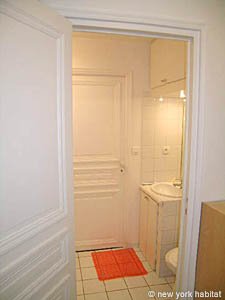 Paris 4 Bedrooms apartment - bathroom 2 (PA-1501) photo 3 of 4