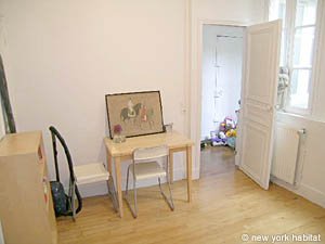 Paris 4 Bedrooms apartment - bedroom 1 (PA-1501) photo 2 of 5
