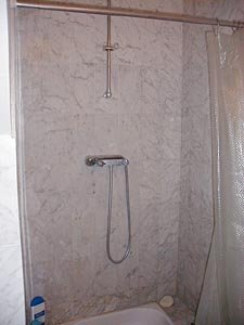Paris T4 - Loft - Triplex - Maison citadine logement location appartement - salle de bain 2 (PA-1514) photo 2 sur 2
