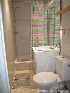 Paris 1 Bedroom apartment - bathroom (PA-1521) photo 1 of 3