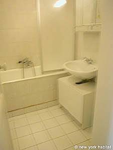 Paris T2 appartements location vacances - salle d'eau 1 (PA-1560) photo 1 de 1