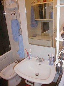 Paris 1 Bedroom accommodation - bathroom 1 (PA-1582) photo 3 of 4