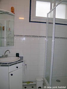 Paris T2 appartement location vacances - salle de bain 1 (PA-1584) photo 1 sur 2