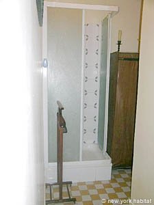 Paris 3 Bedroom apartment - bathroom 2 (PA-1620) photo 1 of 4