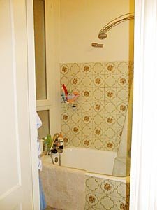 Paris 3 Bedroom apartment - bathroom 1 (PA-1620) photo 2 of 3