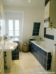 Paris 2 Bedroom apartment - bathroom 1 (PA-1669) photo 1 of 3