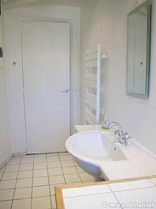 Paris 2 Bedroom apartment - bathroom 1 (PA-1669) photo 2 of 3