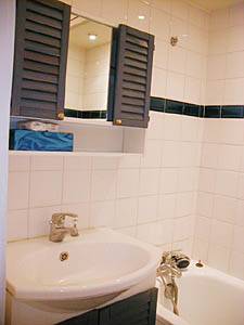 Paris 1 Bedroom apartment - bathroom (PA-1769) photo 1 of 4