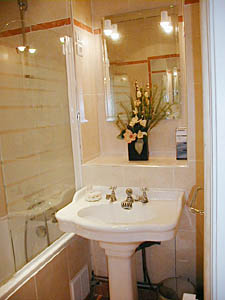Paris T2 appartements location vacances - salle d'eau 1 (PA-1772) photo 1 de 3