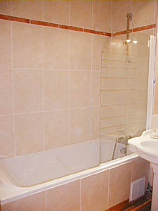 Paris T2 appartements location vacances - salle d'eau 1 (PA-1772) photo 2 de 3