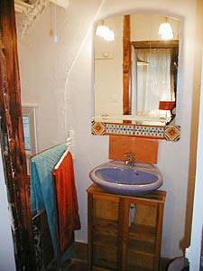 Paris T2 logements location appartements - salle d'eau (PA-1825) photo 2 de 3