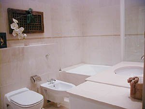 Paris T4 appartements location vacances - salle d'eau 1 (PA-1851) photo 2 de 7
