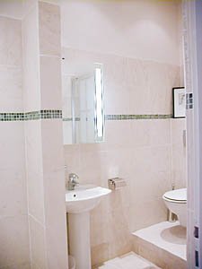Paris T4 appartements location vacances - salle d'eau 1 (PA-1851) photo 5 de 7
