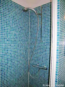 Paris T2 appartements location vacances - salle d'eau (PA-1902) photo 2 de 2