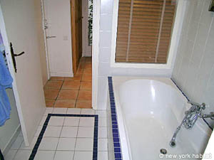 Paris T2 appartements location vacances - salle d'eau 1 (PA-1934) photo 3 de 7