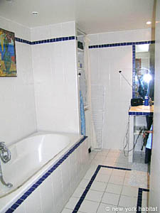 Paris T2 appartements location vacances - salle d'eau 1 (PA-1934) photo 2 de 7