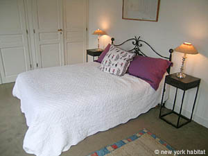 Paris 2 Bedrooms apartment - bedroom 2 (PA-1983) photo 2 of 4