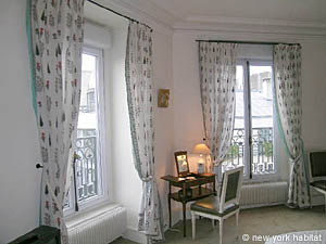 Paris 2 Bedrooms apartment - bedroom 2 (PA-1983) photo 3 of 4