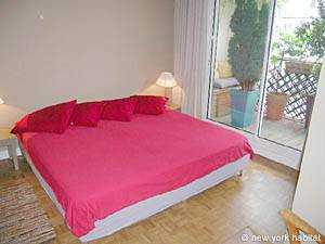 Paris 2 Bedrooms apartment - bedroom 1 (PA-2001) photo 1 of 5