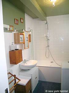 Paris 2 Bedrooms apartment - bathroom 1 (PA-2001) photo 2 of 3