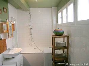 Paris 2 Bedrooms apartment - bathroom 1 (PA-2001) photo 1 of 3