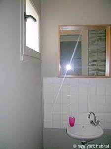 Paris 2 Bedrooms apartment - bathroom 1 (PA-2001) photo 3 of 3