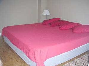 Paris 2 Bedrooms apartment - bedroom 1 (PA-2001) photo 2 of 5